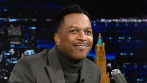 Leslie Odom Jr., Chloe Fineman, RAYE